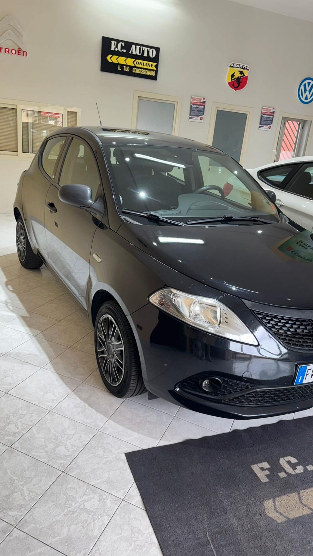 Lancia Ypsilon 1.2 69 CV 5 porte GPL Ecochic Elefantino Blu
