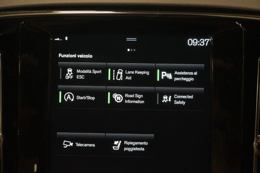 Volvo XC40 D3 Momentum Pro (150 cv)
