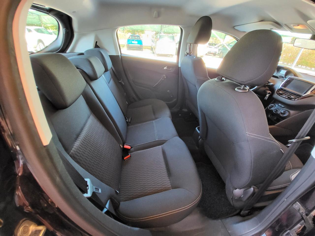 Peugeot 208 208-1.2 benz/gpl