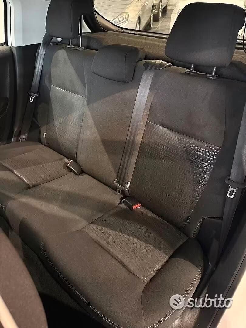 AUTO ITALIANA- PEUGEOT 208 1.0 BENZINA - NEOPATENTATI