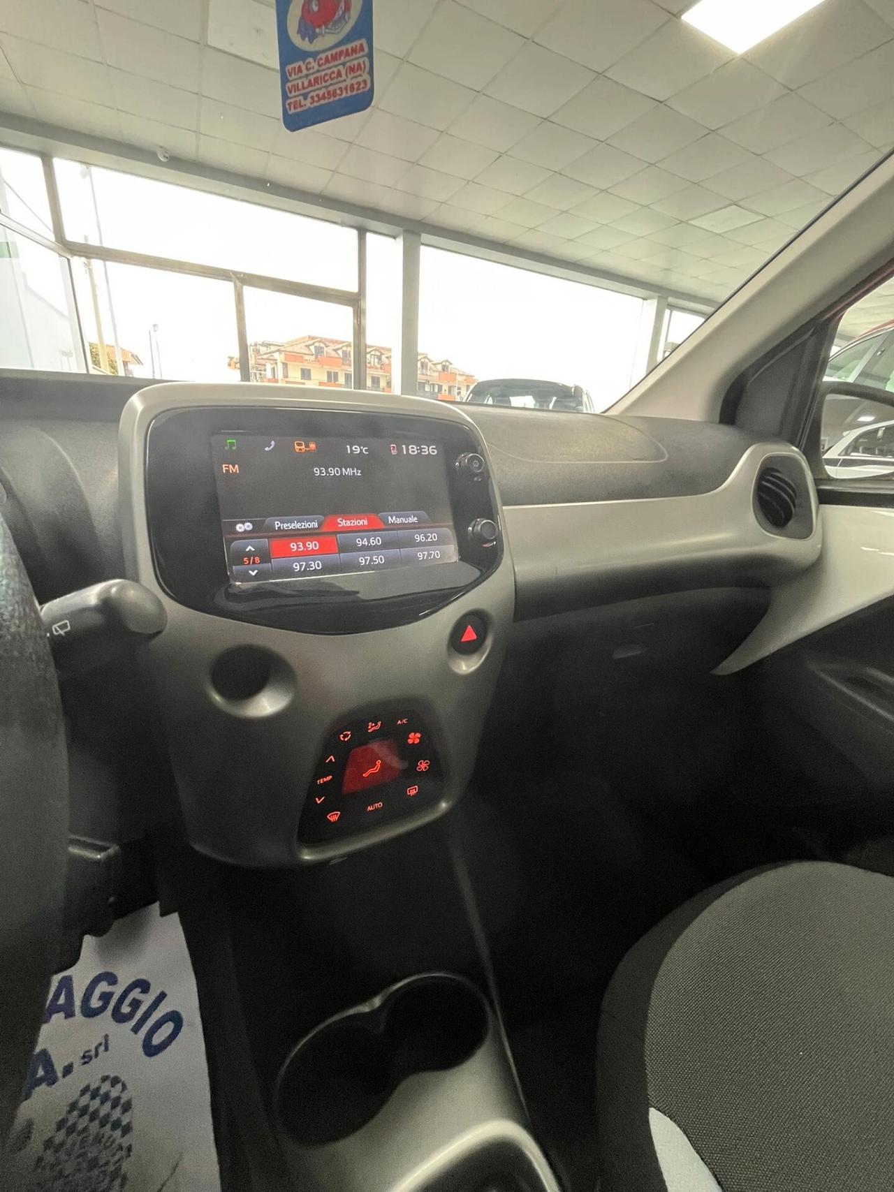 Toyota Aygo 1.0 VVT-i 69 CV 5 porte x-black