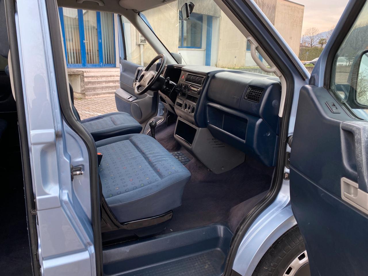 Volkswagen Caravelle 2.5 TDI 6Posti Autocarro