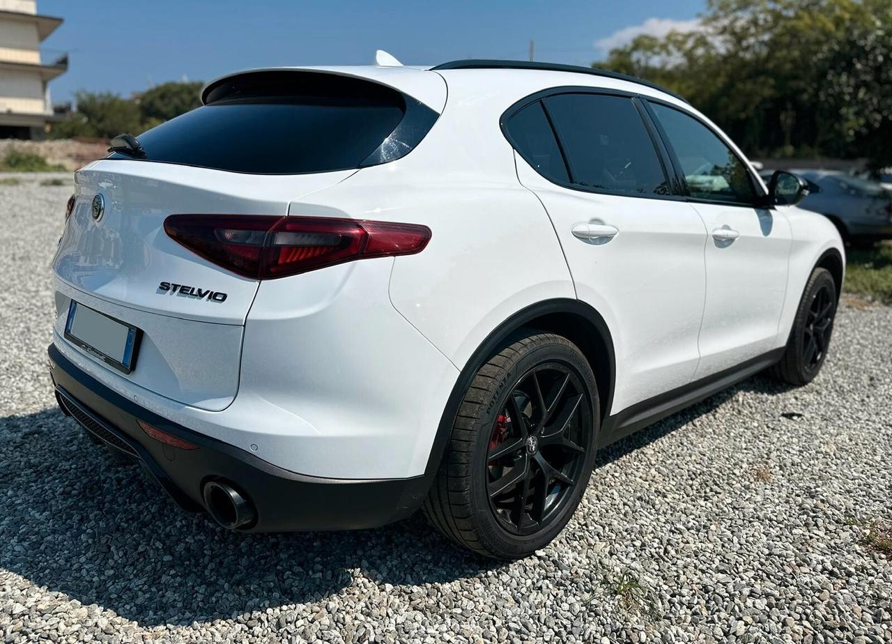 Alfa Romeo Stelvio 2.2 Turbodiesel 210 CV AT8 Q4 B-Tech