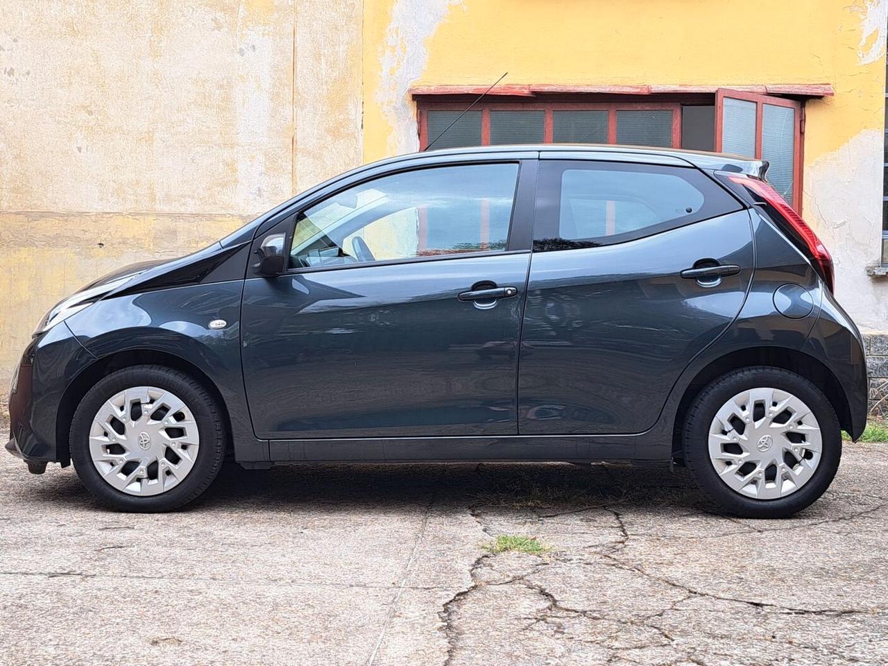 Toyota Aygo 1.0 VVT-i 69 CV 5 porte x-business MMT