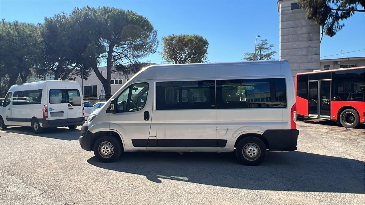 Minibus per disabili 9 posti usato Peugeot Boxer