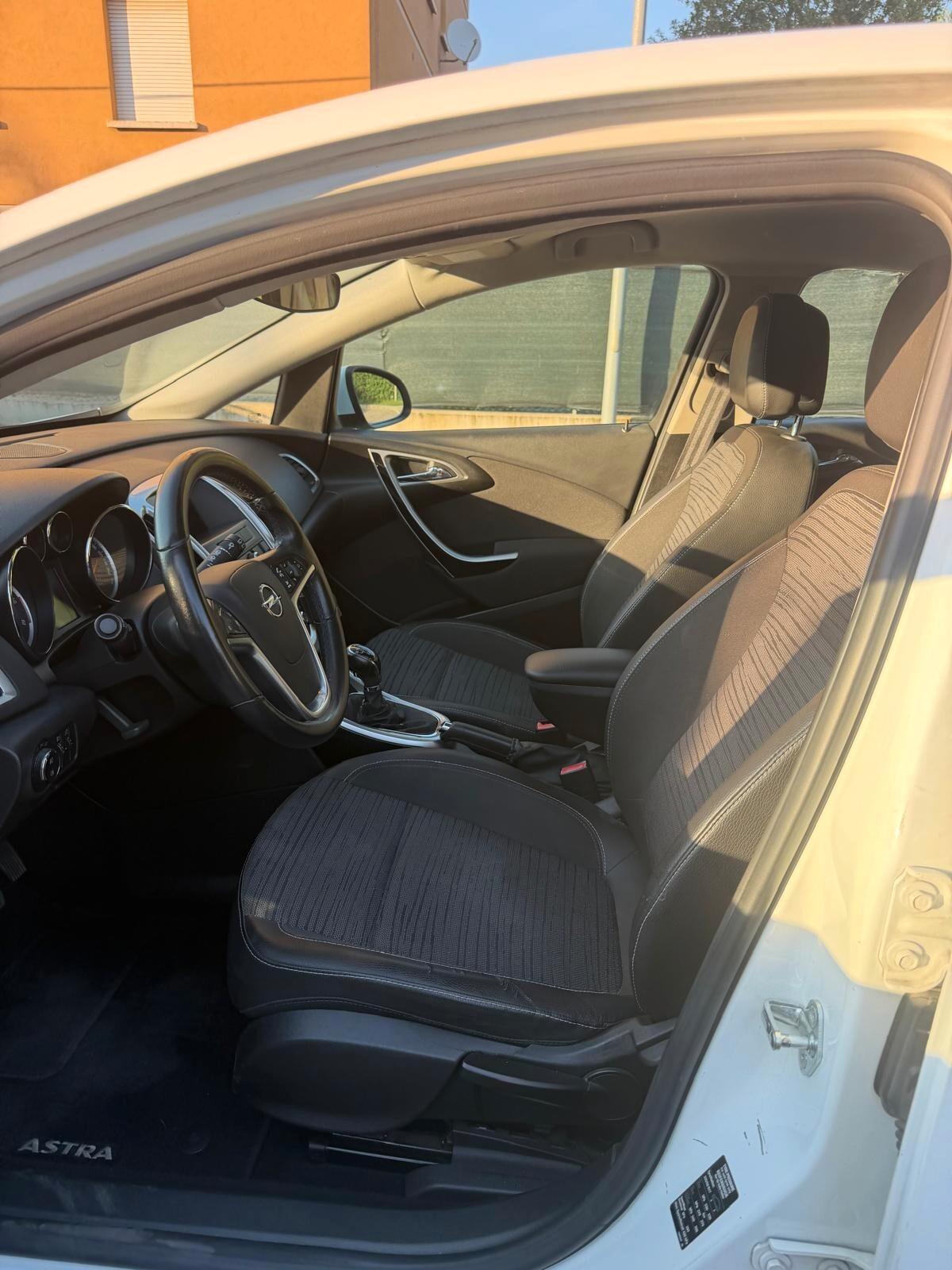 Opel Astra 1.7 CDTI - NEOPATENTATI - 12 MESI DI GARANZIA -