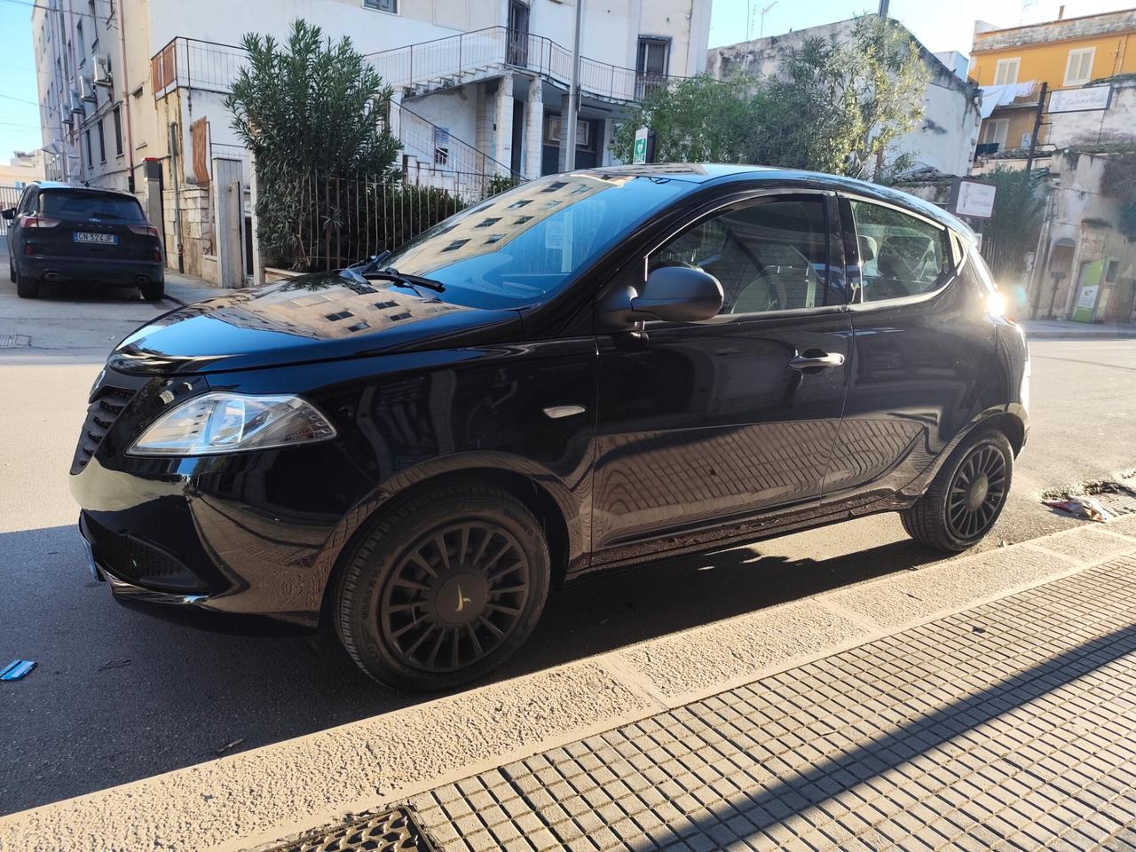 Lancia Ypsilon 1.2 benzina 69CV PERFETTA