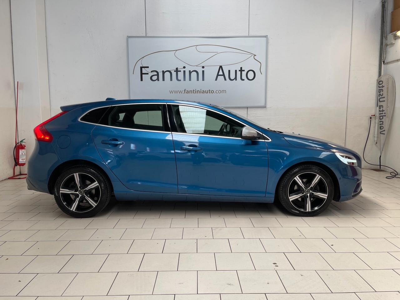 Volvo V40 Volvo V40 R-design 2.0 d2-Ok Neopatentati-LEGGI SOTTO