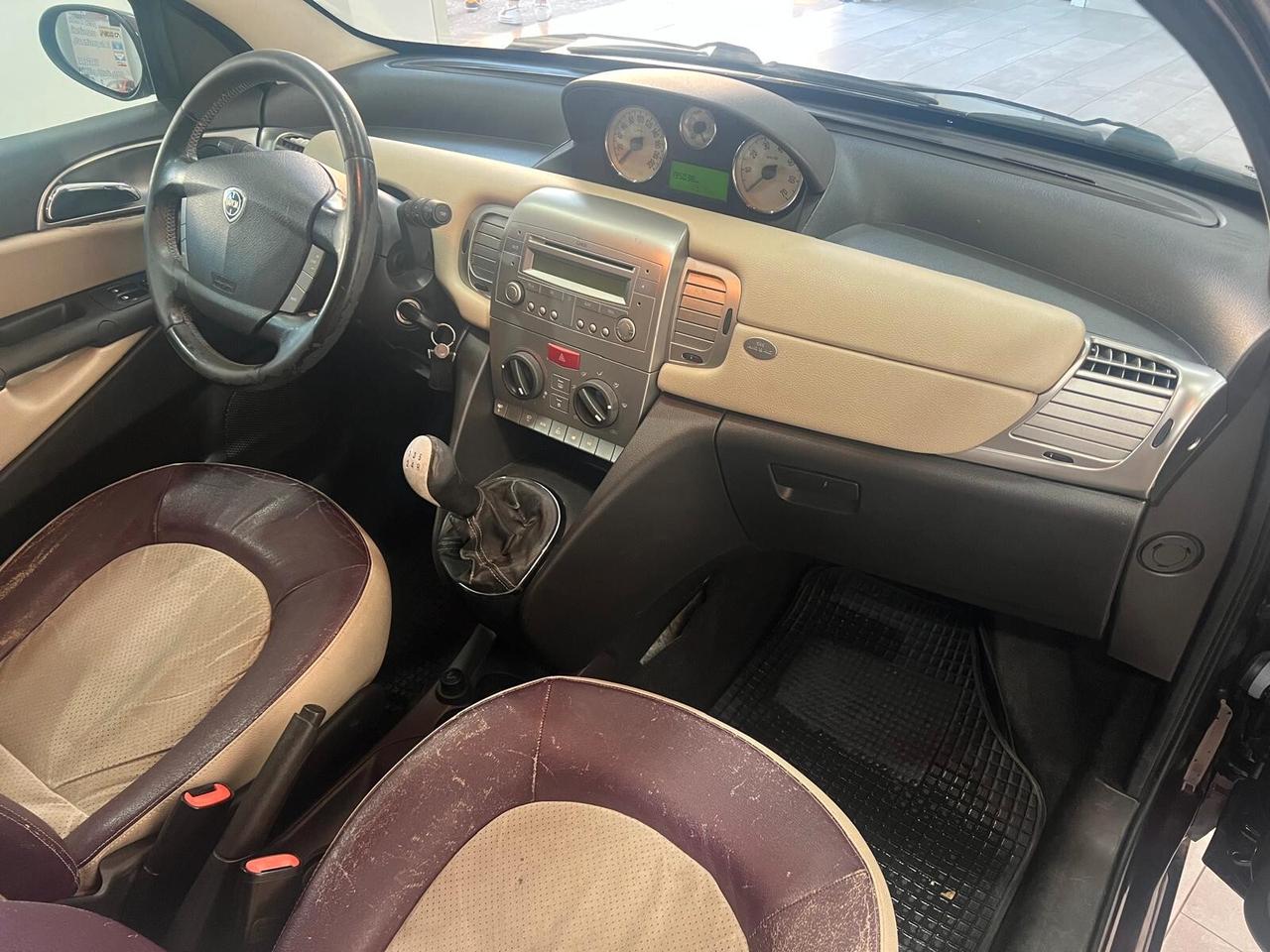 Lancia Ypsilon 1.3 MJT 75 CV Oro