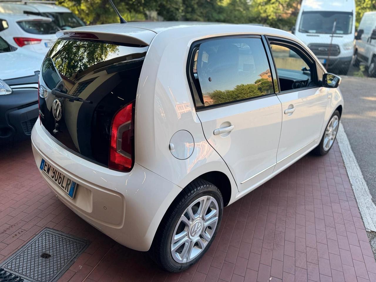 Volkswagen up! 1.0 2014 Benz/Metano 5p. 127.000 KM