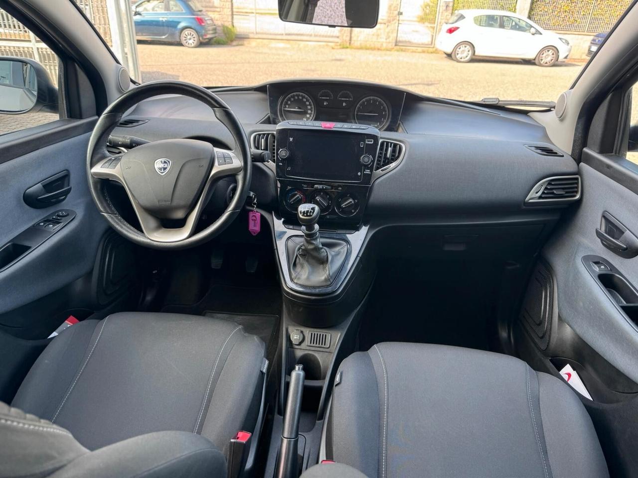 Lancia Ypsilon 1.0 FireFly 5 porte S&S Hybrid Gold