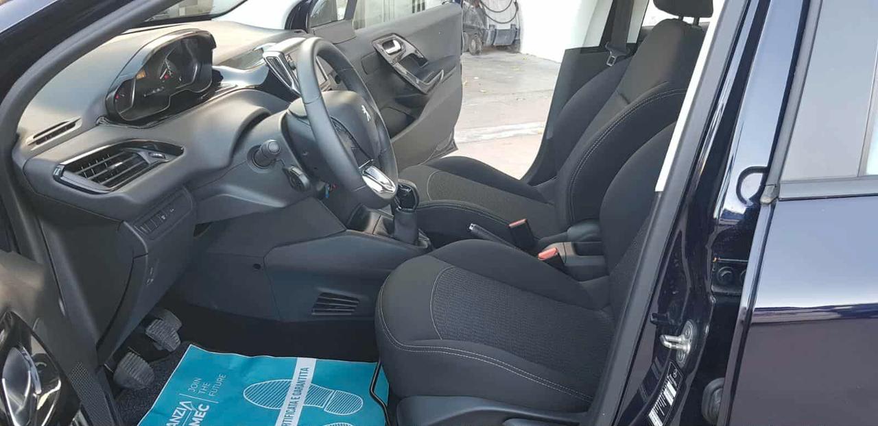Peugeot 208 PureTech 82 Style "KM 9400"