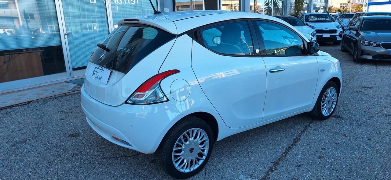 Lancia Ypsilon 1.2 69 CV 5 porte GPL Ecochic Silver