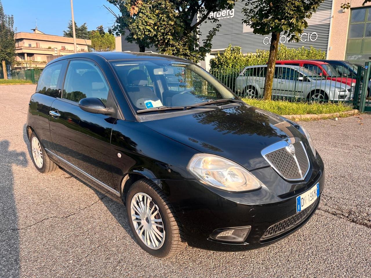 Lancia Ypsilon 1.2 Platino