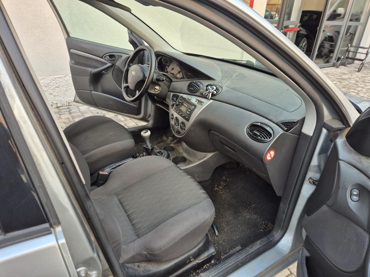 Ford Focus 1.6i 16V 5p. - GANCIO TRAINO