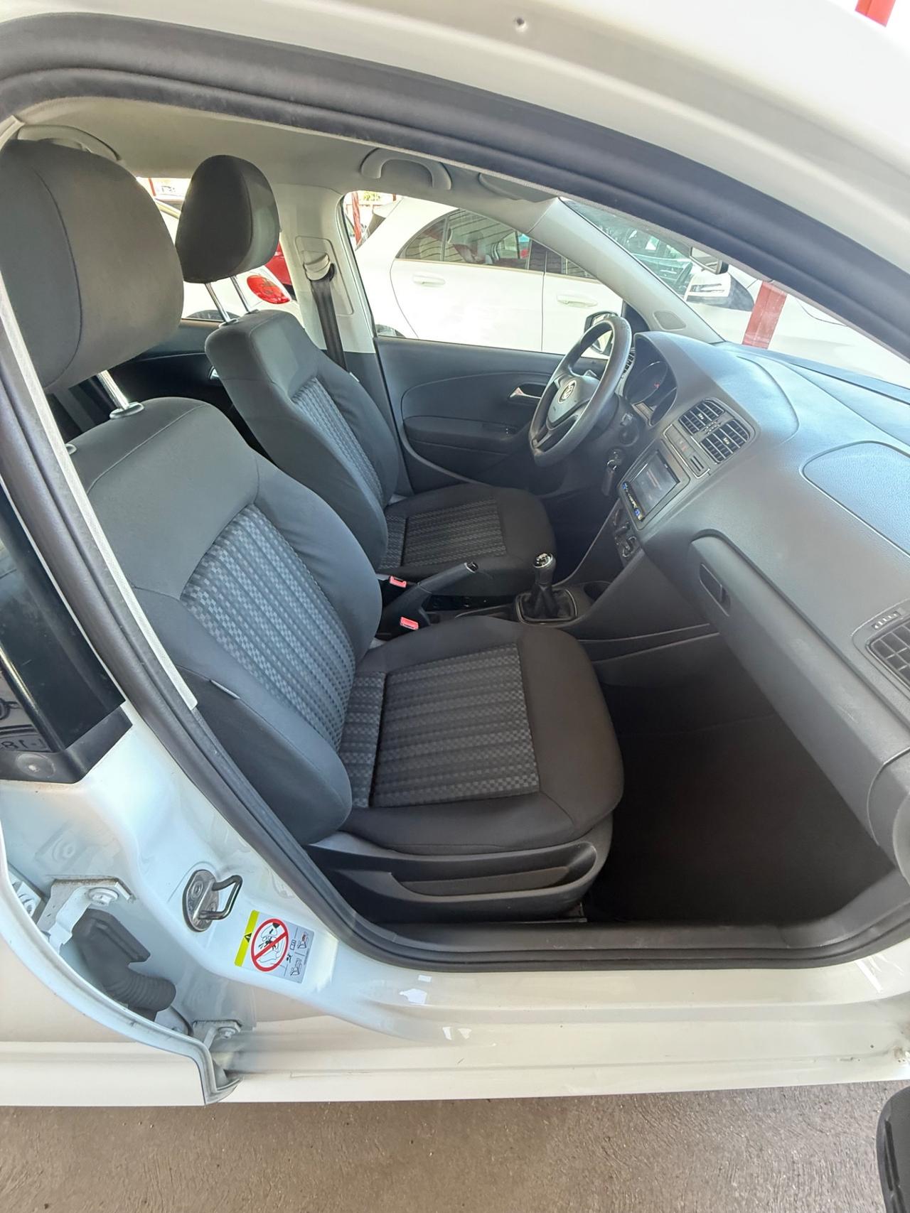 Polo 1.4 TDI- Comfortline-unipro-E6-rate-garanzia