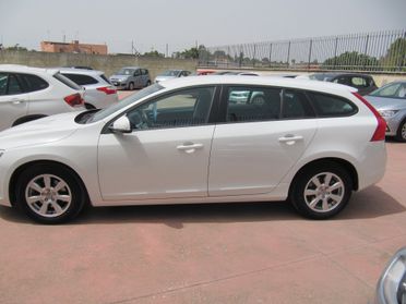 Volvo V60 D4 R-design Kinetic - AUTOMATICO
