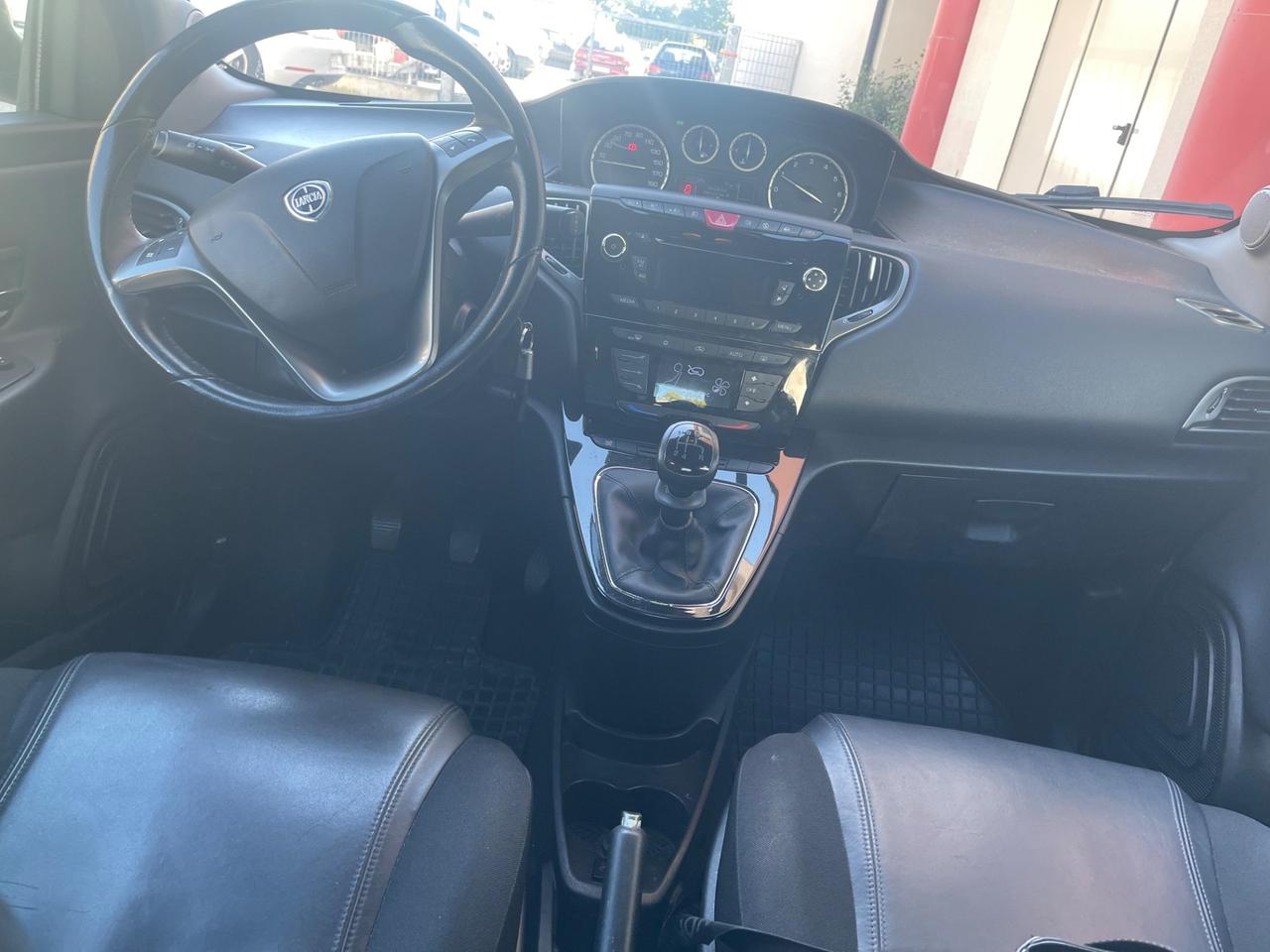 Lancia Ypsilon 1.2 69 CV 5 porte GPL Ecochic Platinum SI NEOPATENTATI