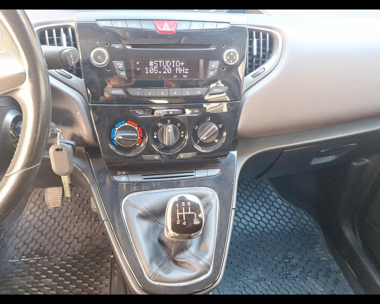LANCIA Ypsilon 3ª serie - Ypsilon 1.2 69 CV 5 porte S&S Gold