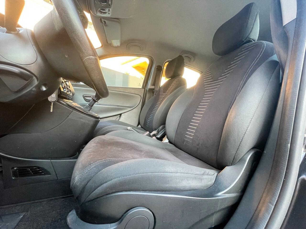 Lancia Ypsilon 1.2 69 CV 5 porte S&S Platinum