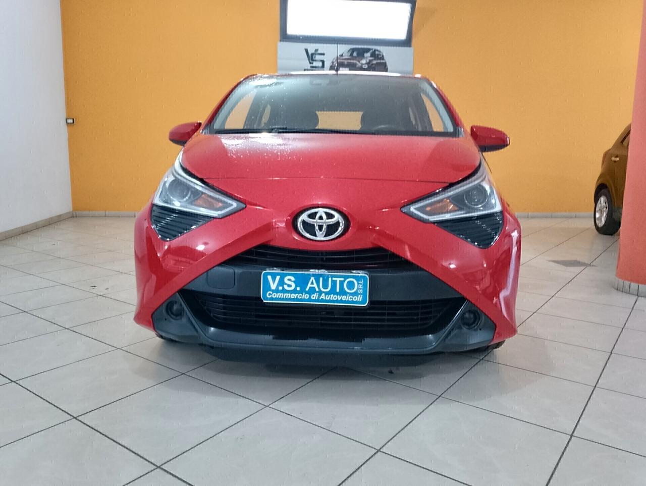 Toyota Aygo Connect 1.0 VVT-i 72 CV 5 porte x-clusiv