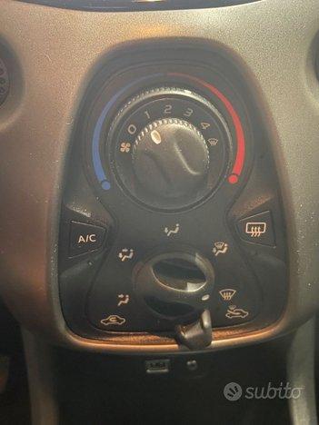 TOYOTA AYGO 1.0VVT-i 72ch X-PLAY