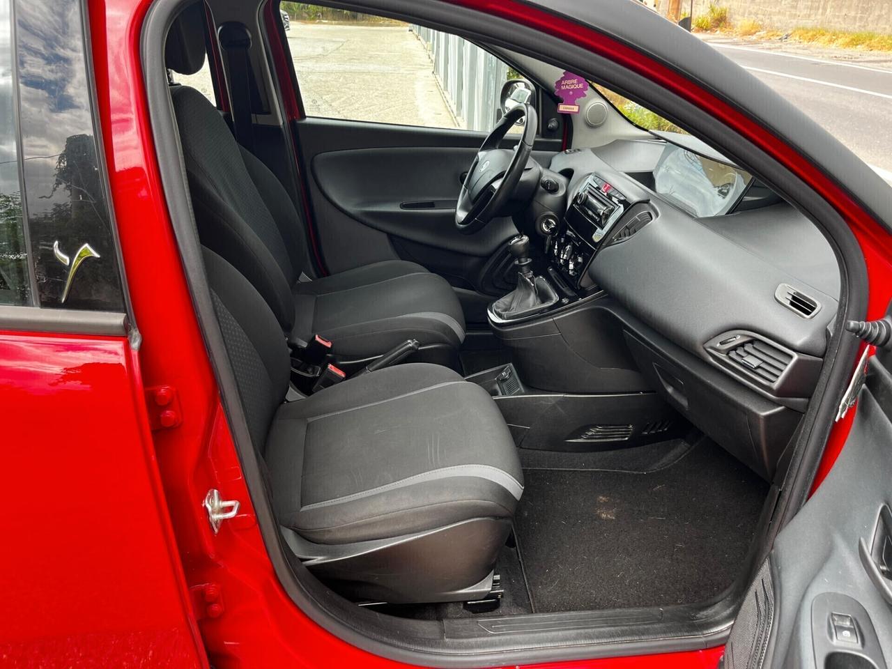 Lancia Ypsilon 1.2 69 CV 5 porte GPL Ecochic Silver