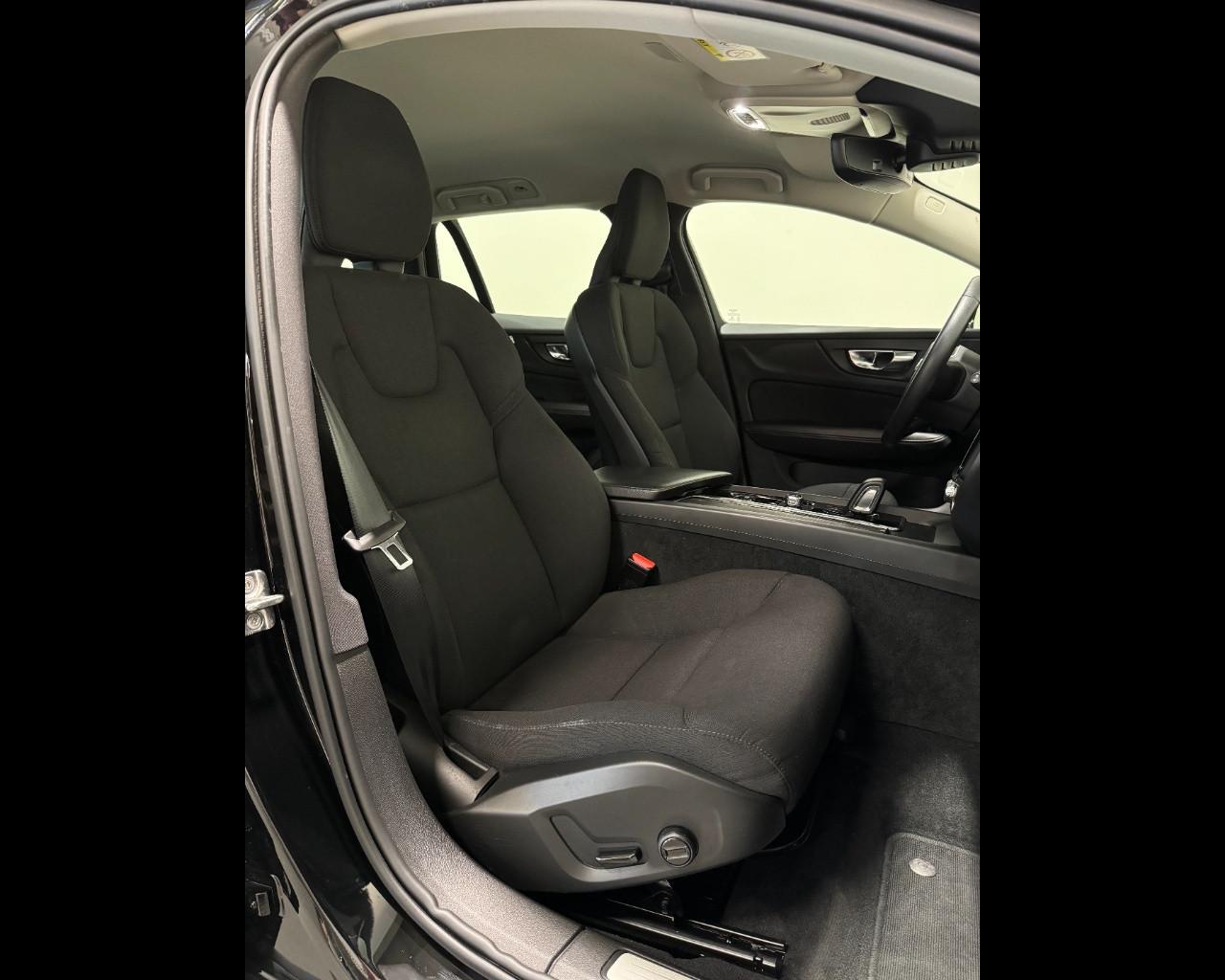 VOLVO V60 B4 MOMENTUM BUSINESS PRO AUTO