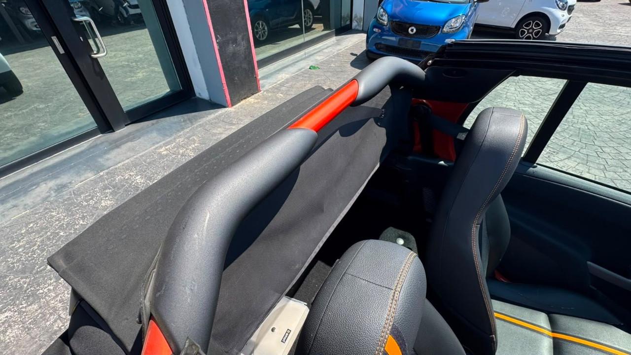 Smart fortwo cabrio SERVOSTERZO 1.0 mhd 84cv FLASH LIGHT NAVIGATORE PELLE NERA