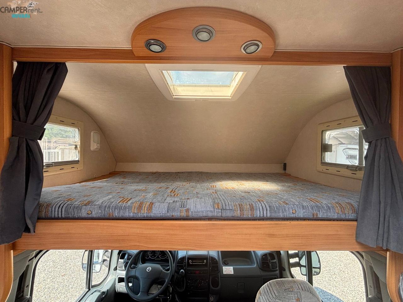 ADRIA ADRIATIK CORAL 680 SK - Mansardato con letti a castello in coda