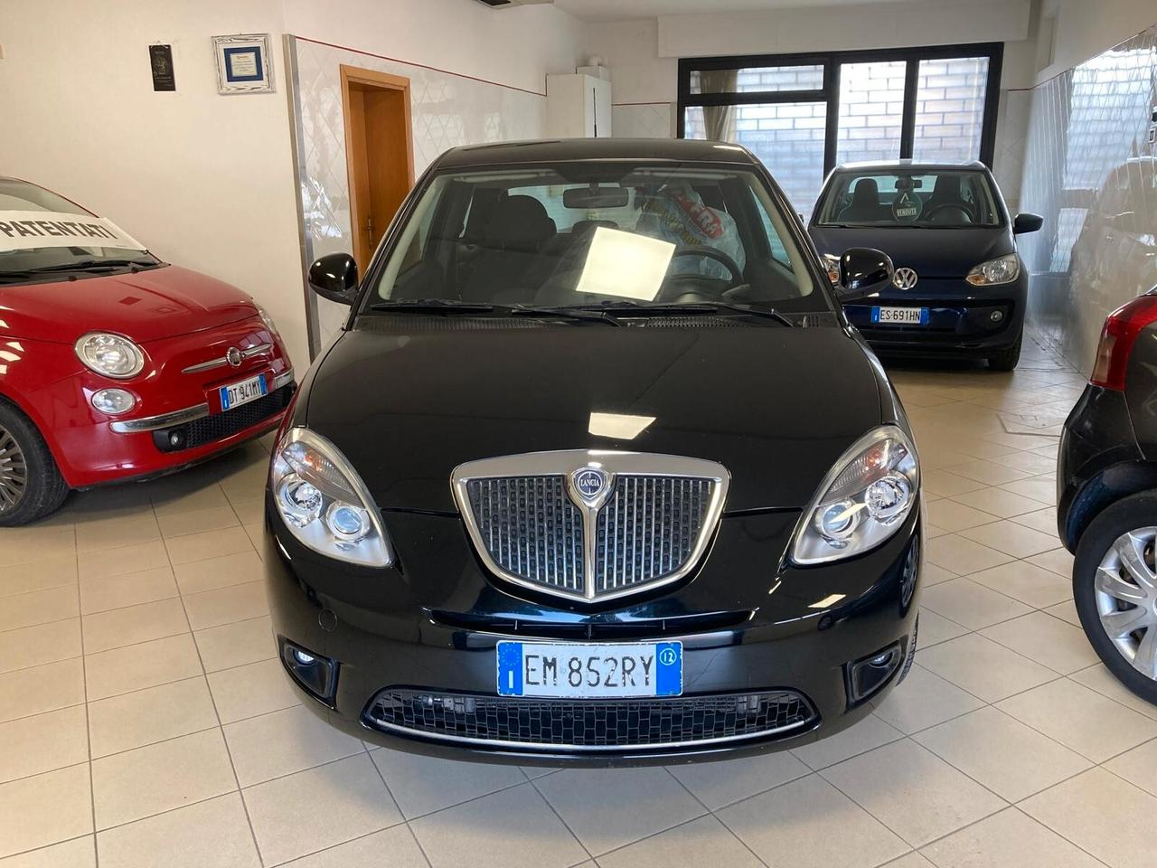 Lancia Ypsilon 1.2 69 CV Unyca