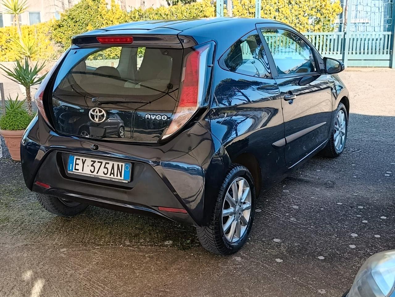 Toyota Aygo 1.0 VVT-i x-cool 2015 Gar Rate