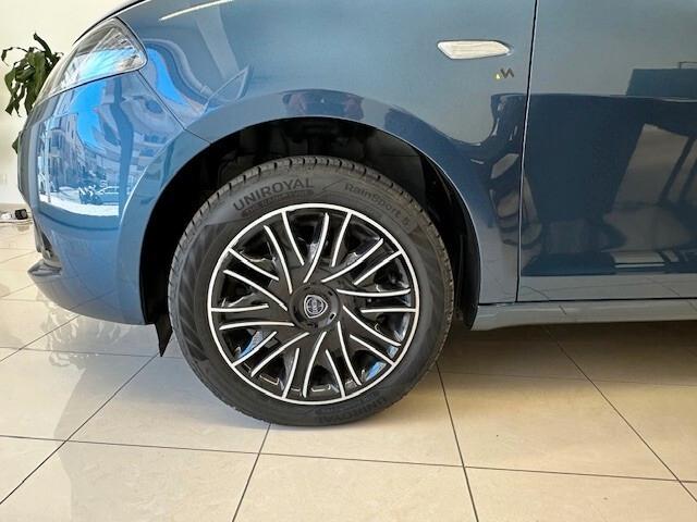 Lancia Ypsilon 1.0 FireFly 5 porte S&S Hybrid Ecochic Silver