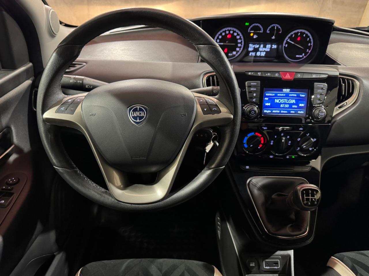 Lancia Ypsilon 1.2 69 CV 5 porte Silver NEOPATENTATI