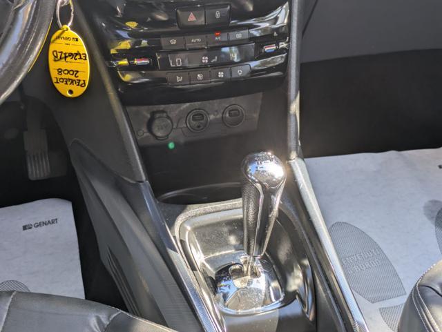 PEUGEOT 2008 1.6d 92cv CAMBIO AL VOLANTE NAVI CERCHI IN LEGA