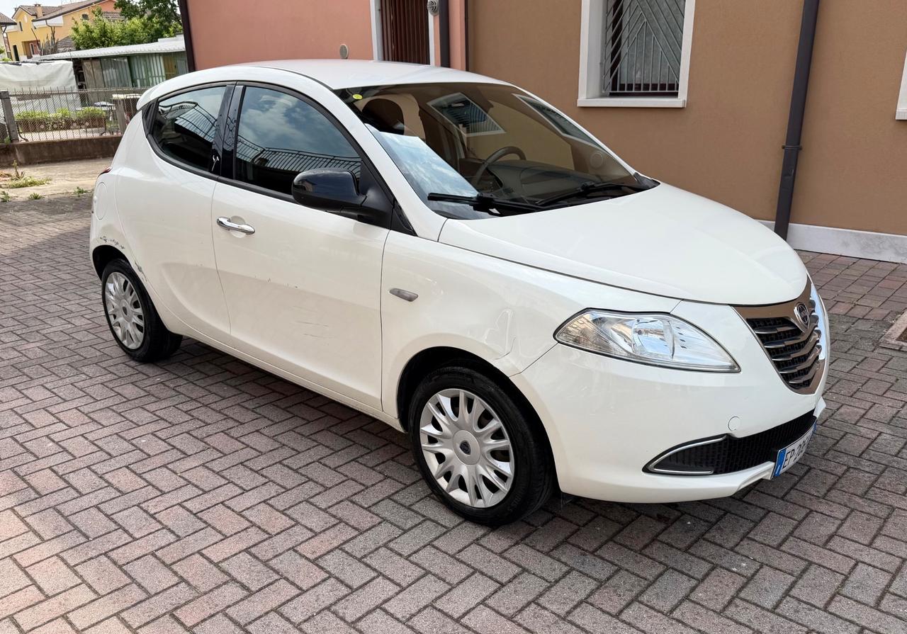 Lancia Ypsilon 1.2 69 CV Ok Neopatentati