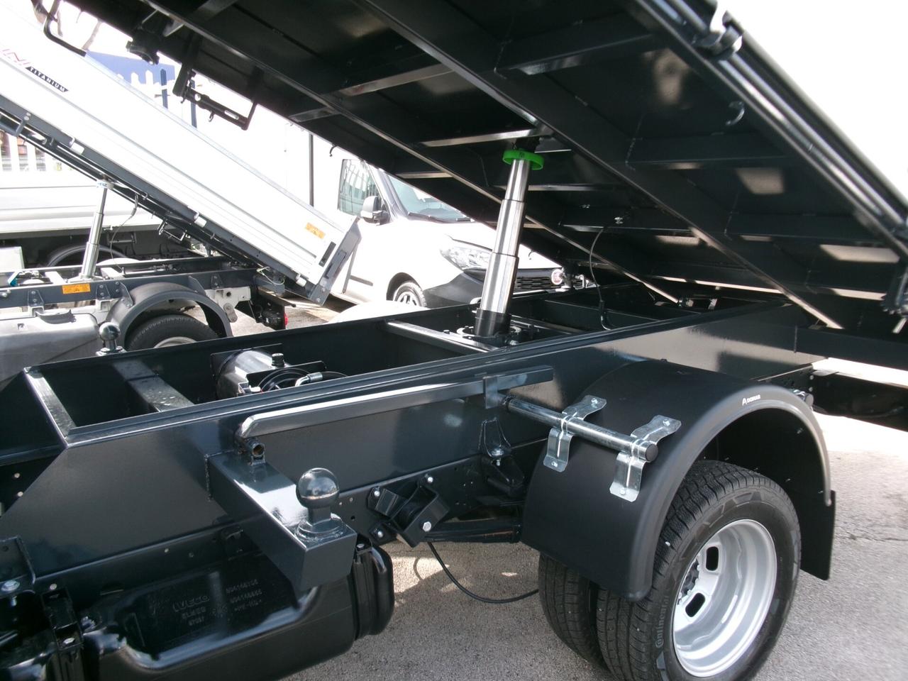 Iveco Daily 35C18 3000 180CV E4 RIBALTABILE TRILATERALE NUOVO 195000 KM