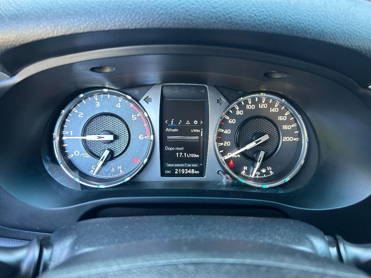 TOYOTA - Hilux 2.4 d-4d 4x4 EXECUTIVE TELECAMERA