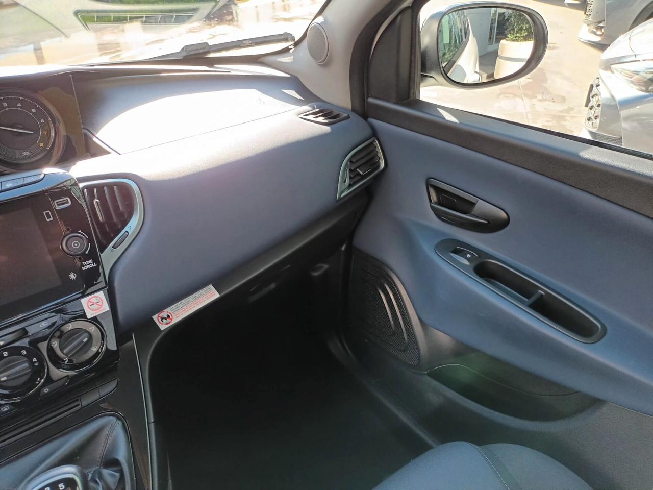 Lancia Ypsilon 1.0 PLATINO Hybrid 70 CV