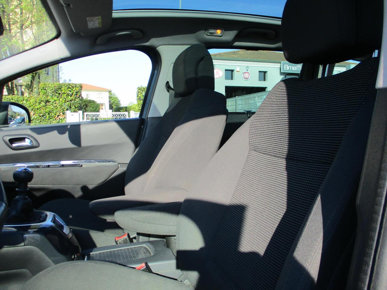 Peugeot 5008 5008 1.6 hdi 8v Business 115cv TETTO/Navi/7 Posti