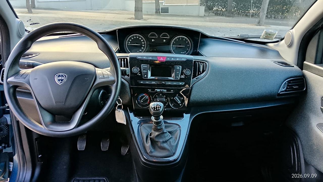 Lancia Ypsilon 1.0 FireFly 5 porte S&S Hybrid Silver