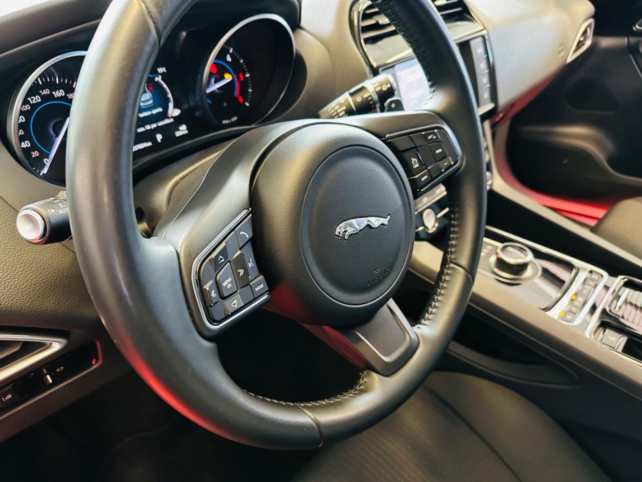Jaguar F-Pace 2.0 D 180 CV 4x4 Sport
