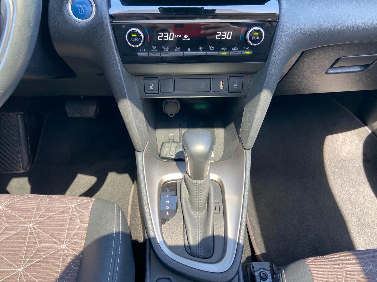 Toyota Yaris Cross 1.5h Lounge fwd 116cv e-cvt