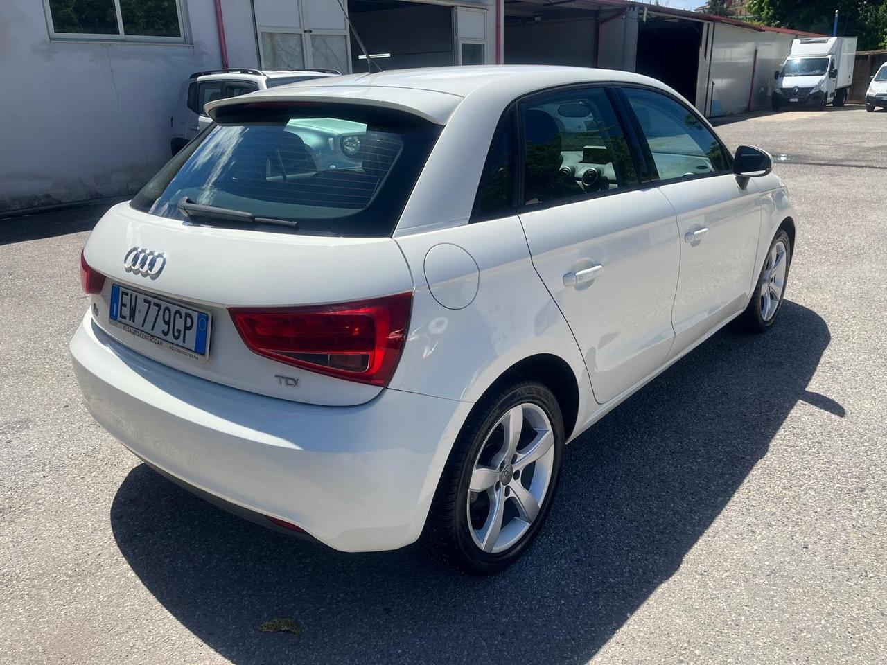 Audi A1 5P-1.6 tdi/90cv-full-2014