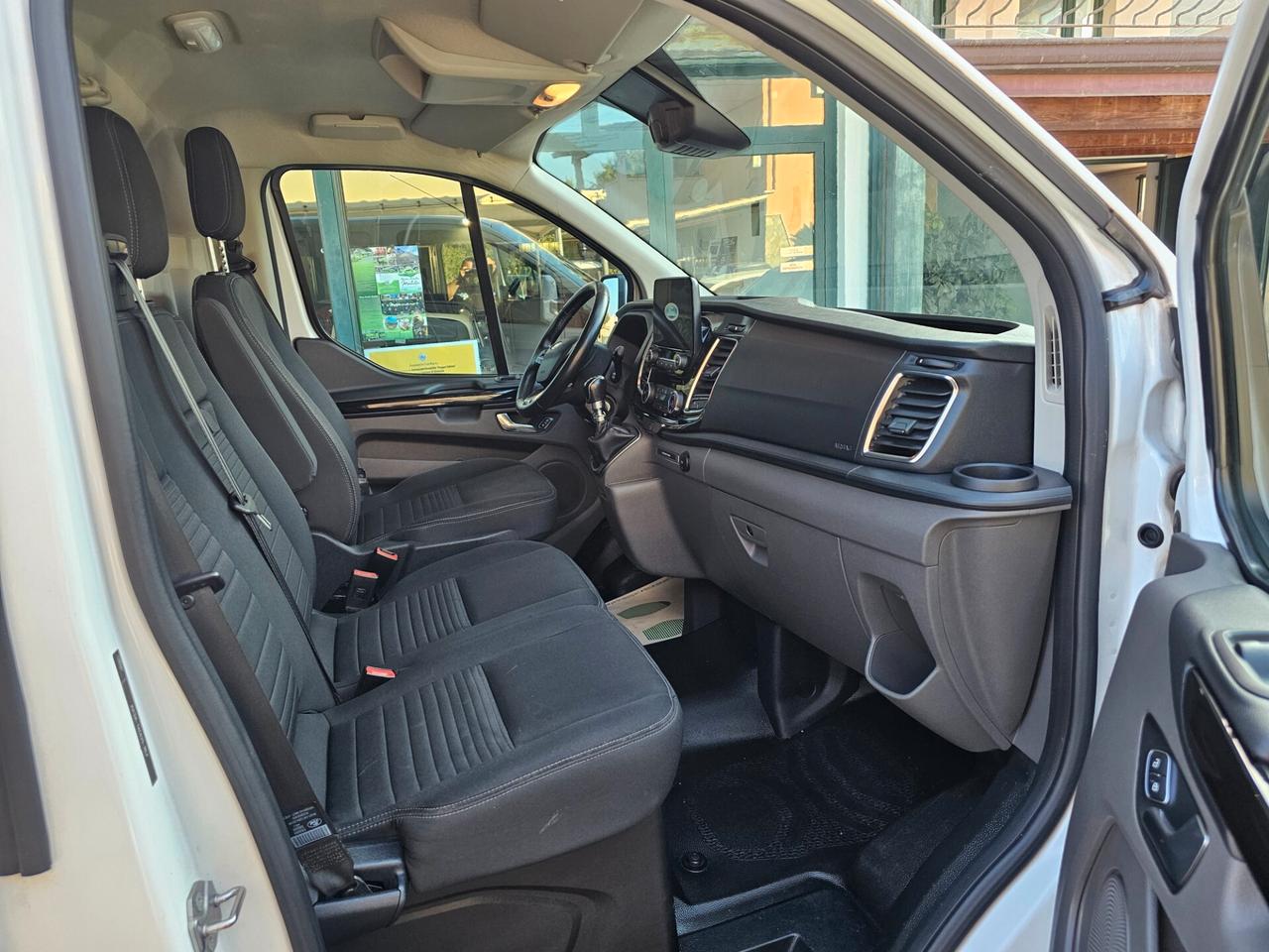 Ford Transit Custom 280 2.0 EcoBlue Hybrid 130 PC Titanium