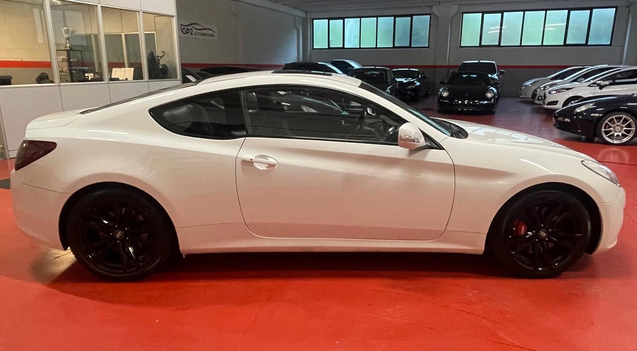 Hyundai Genesis Coupe 2.0 Turbo Sport