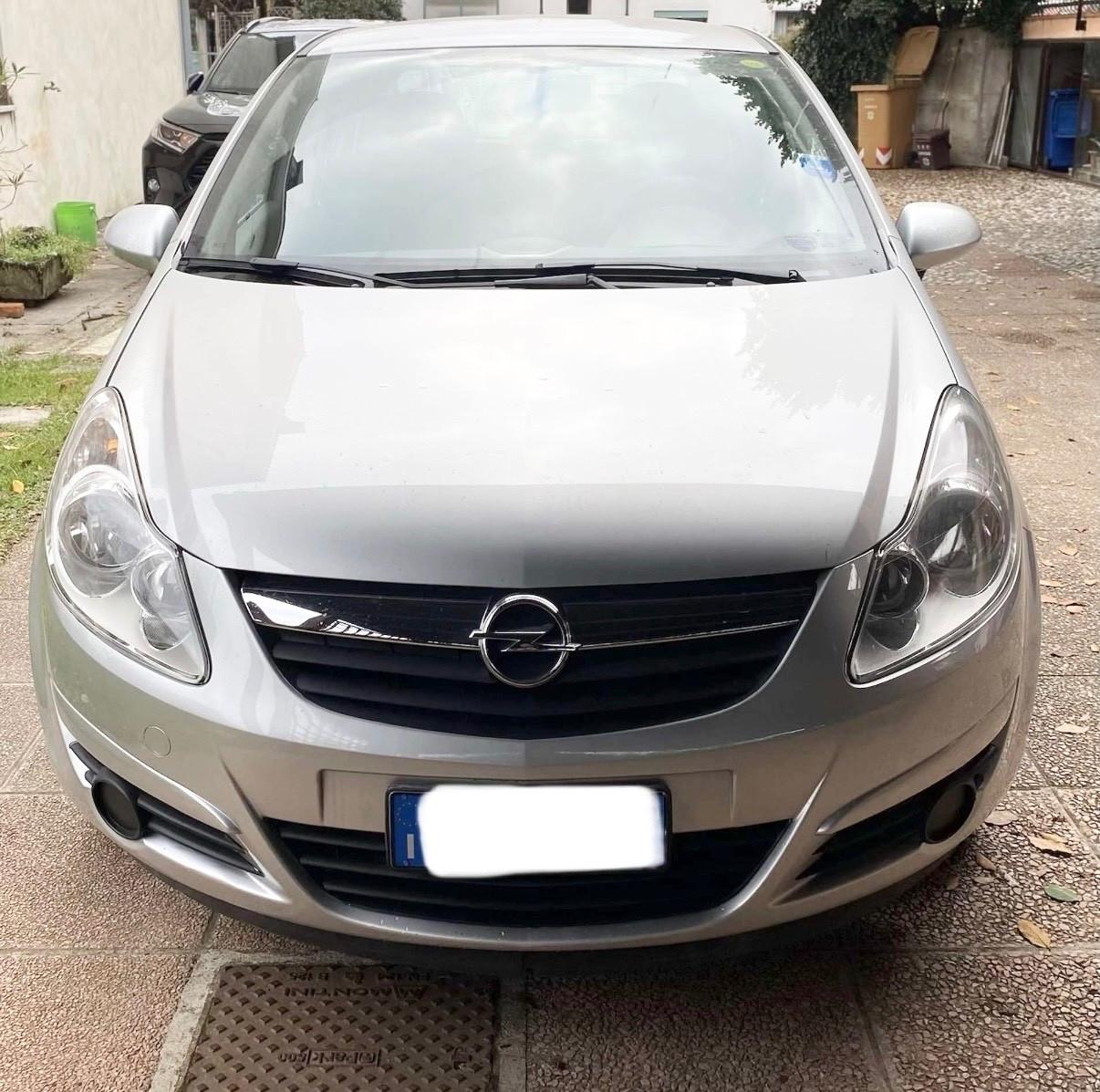 Opel Corsa 1.2 5 porte Cosmo