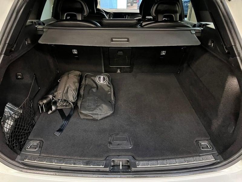 Volvo XC60 (2017-->) D4 AWD Geartronic R-design