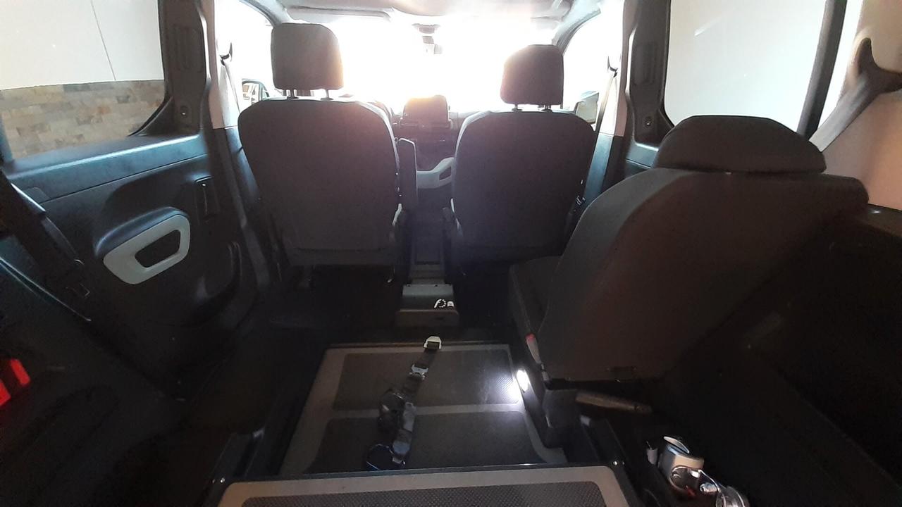 Berlingo benzina trasporto disabili pedana €6