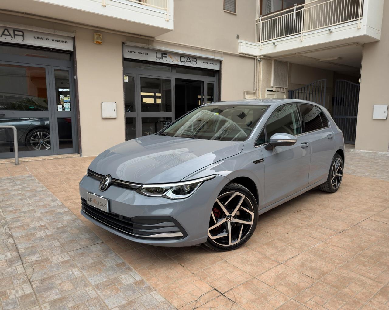 Volkswagen Golf 2.0 TDI Style 115 cv Neopatentati